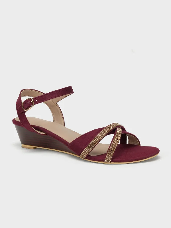 Chic and stylish women's shoes for summerWomen's "CHARON" Cross Over Design Sandals