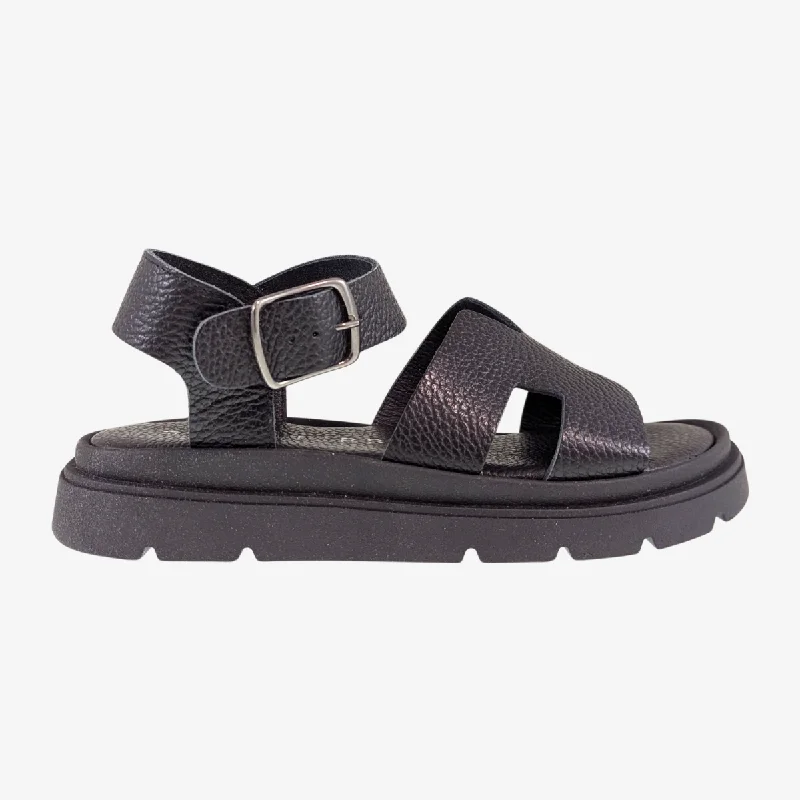 Flattering and stylish women's shoes for wide feetClara