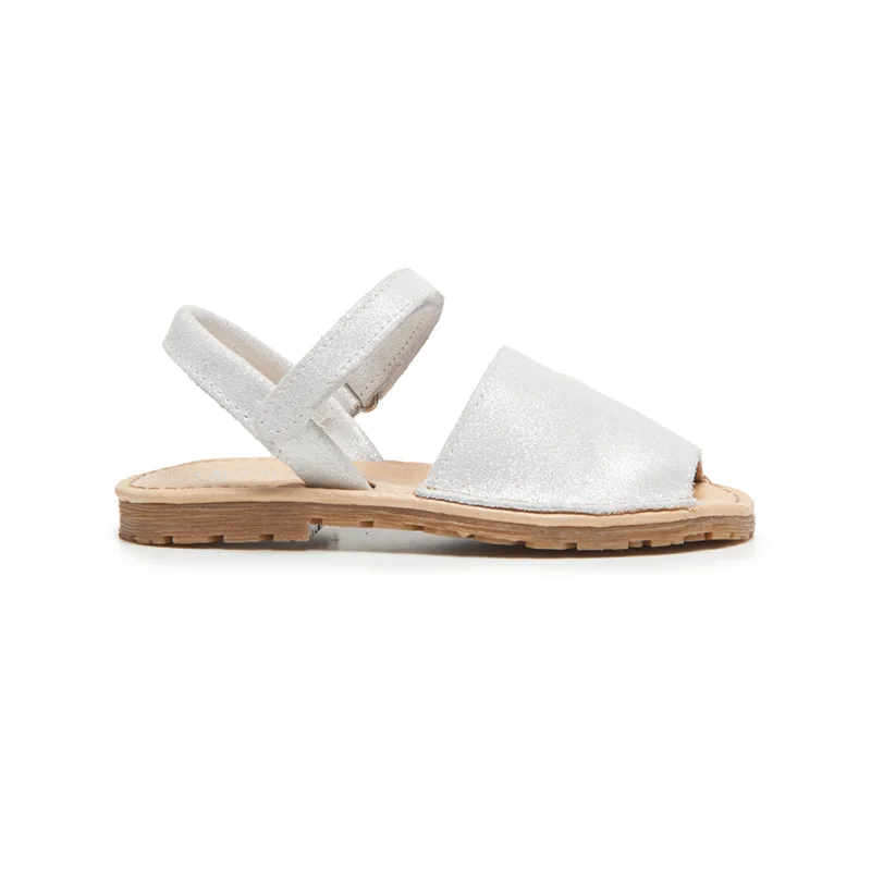 Practical and stylish women's shoes for travelLily Silver Shimmer
