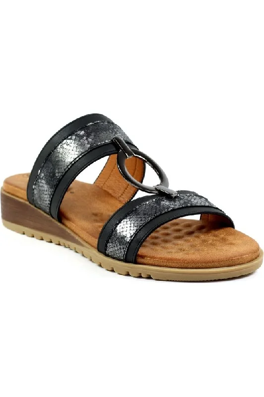 Classic and timeless women's footwear choicesLunar Bayswater JLH453 black