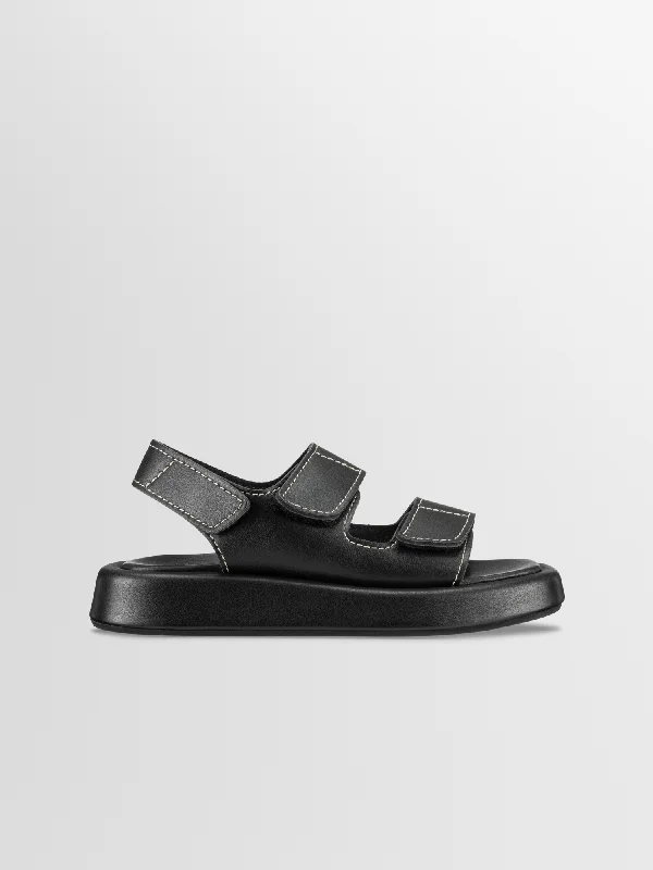 Feminine and romantic women's shoe designsNomi in Nero