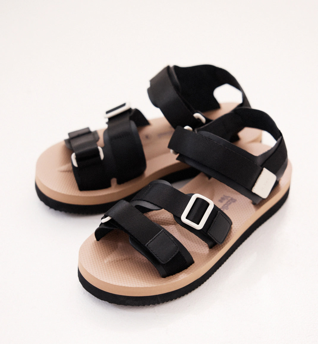 Comfy and stylish women's shoes for everyday eleganceNeptune 2.0 Athletic Sandal l Black and Milk