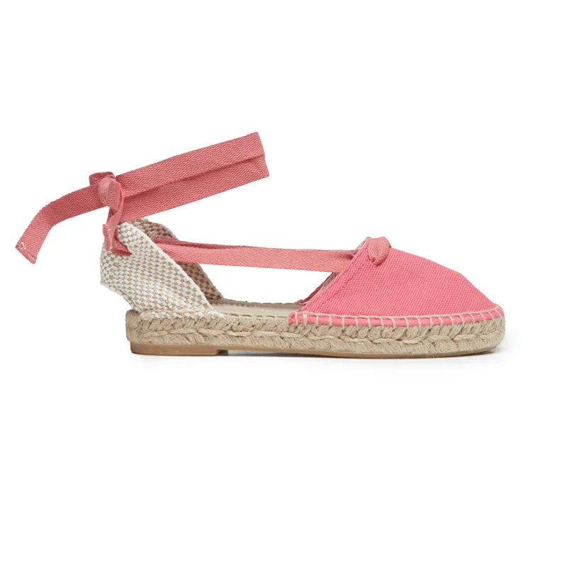 Chic and minimalist women's footwear trendsMaru Pink