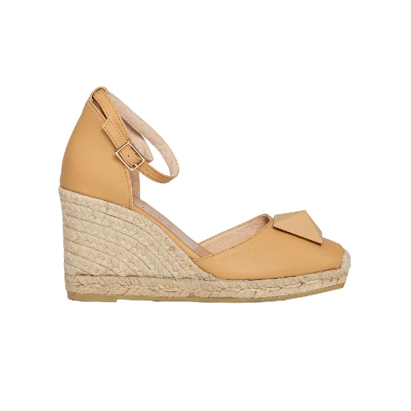 Bold and unique women's shoes for fashion-forward individualsPax