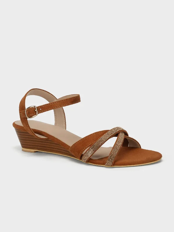 Versatile and chic women's shoes for everyday eleganceWomen's "CHARON" Cross Over Design Sandals