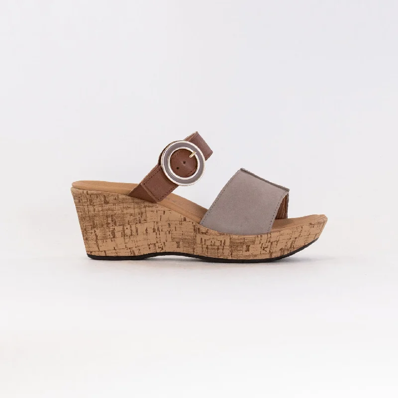 Chic and minimalist women's footwear trendsNaot Breezy (Women's) - Stone Nubuck/Caramel