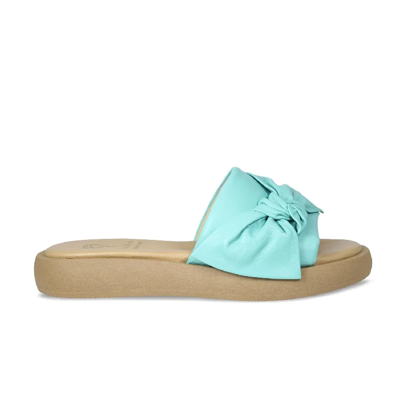 Flattering and stylish women's shoes for wide feetBailey: Turquoise Leather
