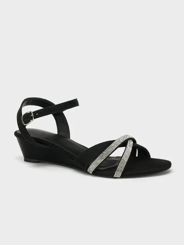 Stylish and practical women's shoes for rainy daysWomen's "CHARON" Cross Over Design Sandals