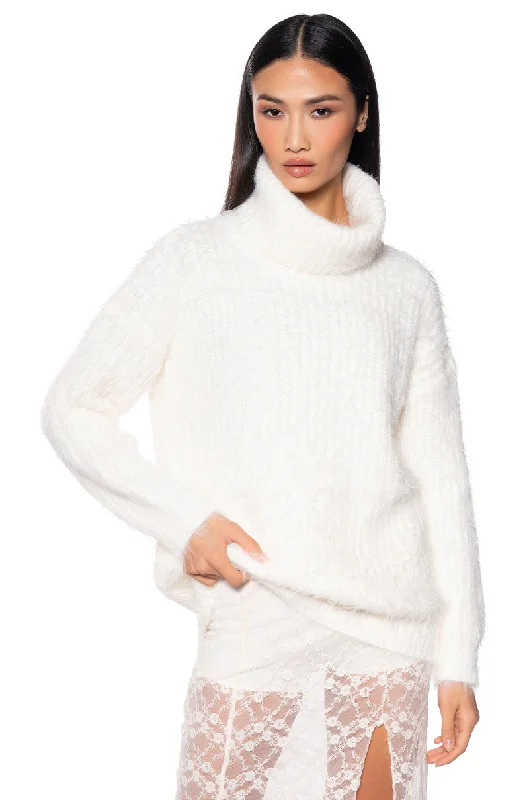 FEELING FREE FUZZY OVERSIZED TURTLENECK SWEATER