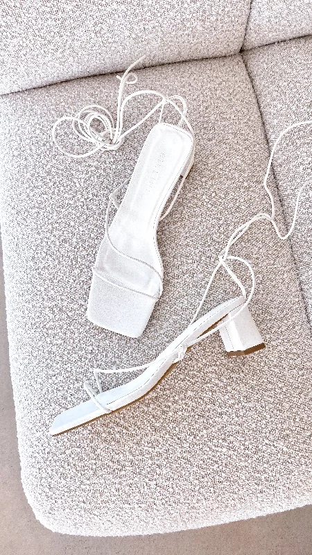 Stylish and practical women's shoes for rainy daysAnissa Heel - White