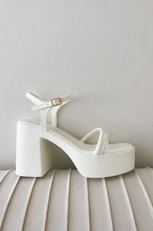Comfy and stylish women's shoes for everyday comfortChinese Laundry Avianna Platform Heel