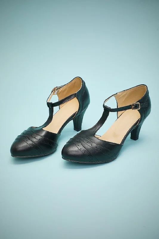Versatile and adaptable women's shoes for every occasionBlack Leather Pointy Heels