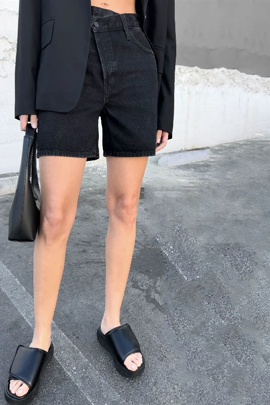 Chic and stylish women's shoes that complement every outfit and occasioPLATFORM SANDAL
