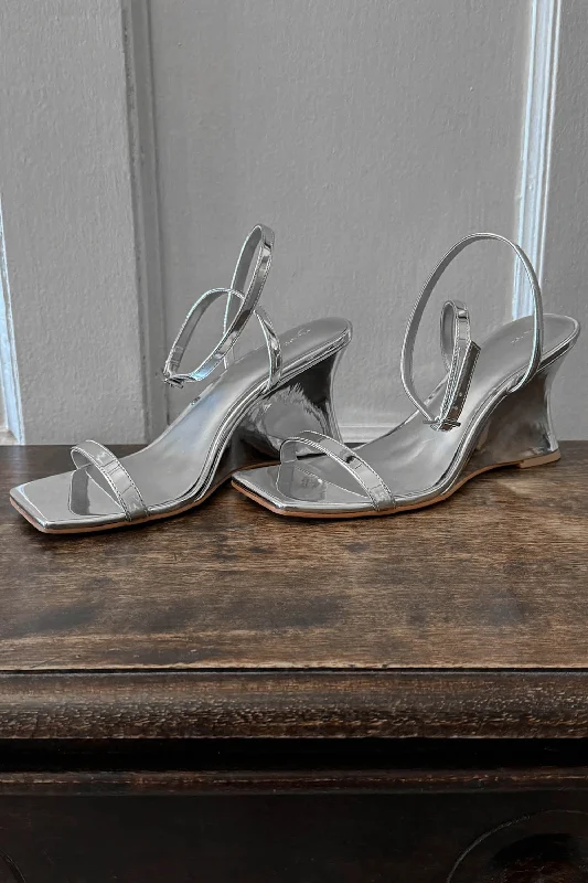 Bold and statement-making women's shoes for the bold and beautifulSTRAPPY WEDGE SANDAL