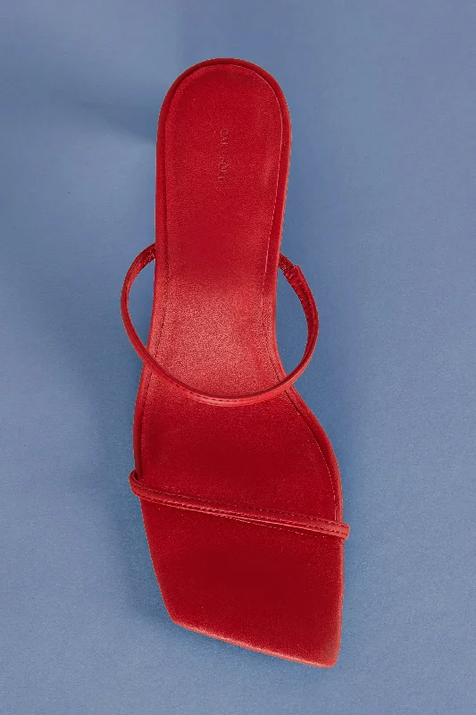 Elegant and sophisticated women's shoes for any formal eventTHIN STRAP HEELED SANDAL