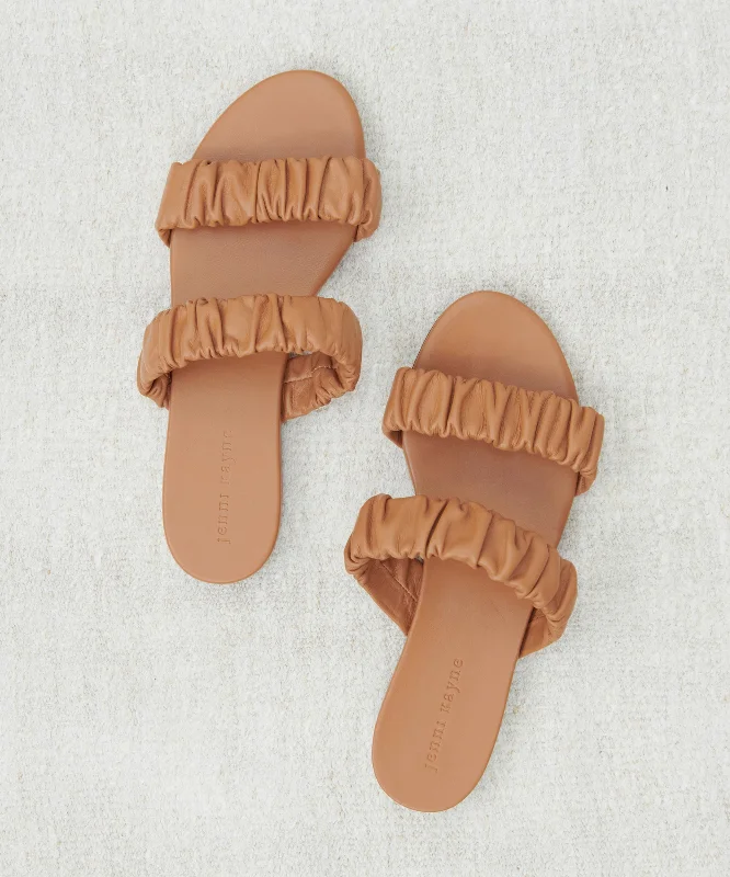 Elegant and sophisticated women's shoes for red carpet eventsLeather Dune Sandal