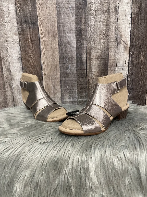 Comfy and cozy women's shoes for loungingSandals Heels Block By Clarks In Taupe, Size: 9.5