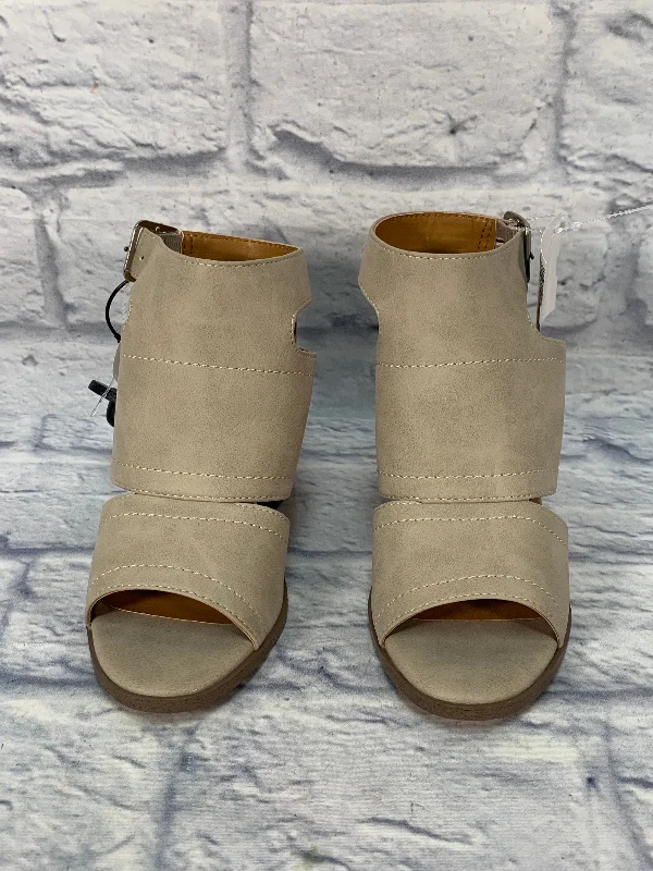 Chic and minimalist women's footwear trendsSandals Heels Block By Dolce Vita In Tan, Size: 7
