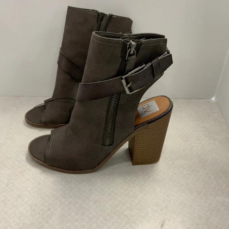 Elegant and refined women's shoe designsSandals Heels Block By Dv In Grey, Size: 10