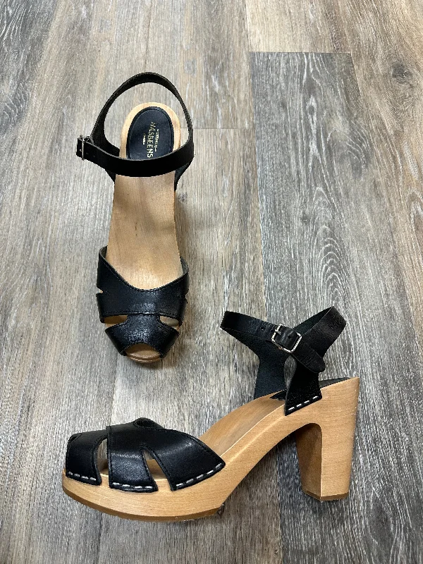 Feminine and dainty women's shoe designsSandals Heels Block By Hasbeens In Black, Size: 11