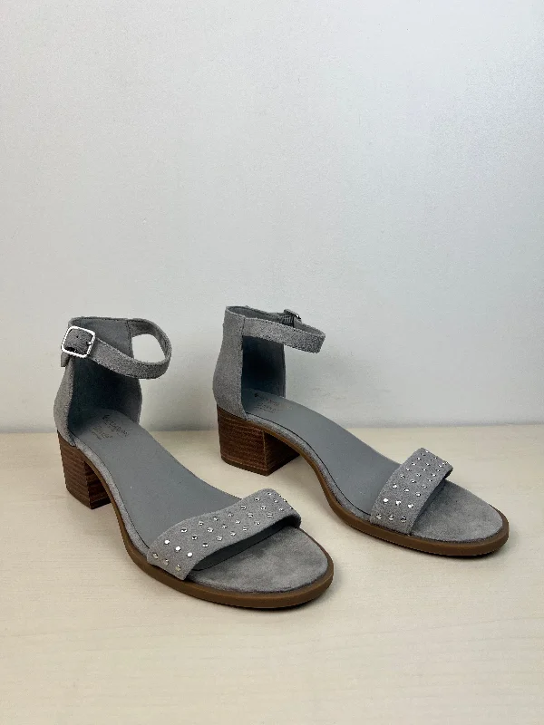 Comfy and cozy women's shoes for loungingSandals Heels Block By Koolaburra By Ugg In Grey, Size: 10