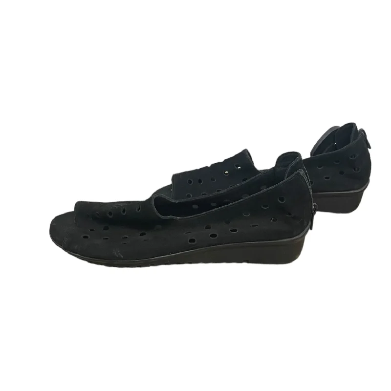 Stunning and eye-catching women's footwearSandals Heels Block By Vaneli In Black, Size: 8.5