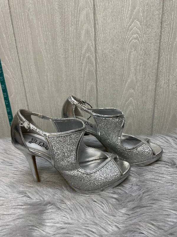 Versatile and stylish women's shoes for city walksSandals Heels Stiletto By Brash In Silver, Size: 8