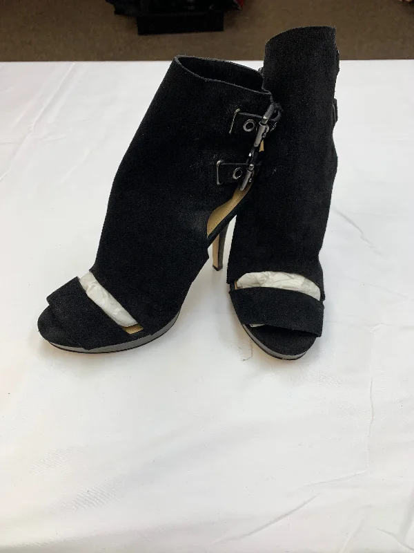 Colorful and vibrant women's shoe patternsSandals Heels Stiletto By Coach In Black, Size: 8