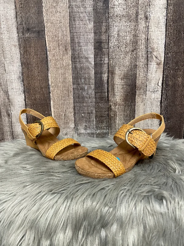 Fashion-forward and trendy women's shoe stylesSandals Heels Wedge By Adrienne Vittadini In Brown, Size: 7.5