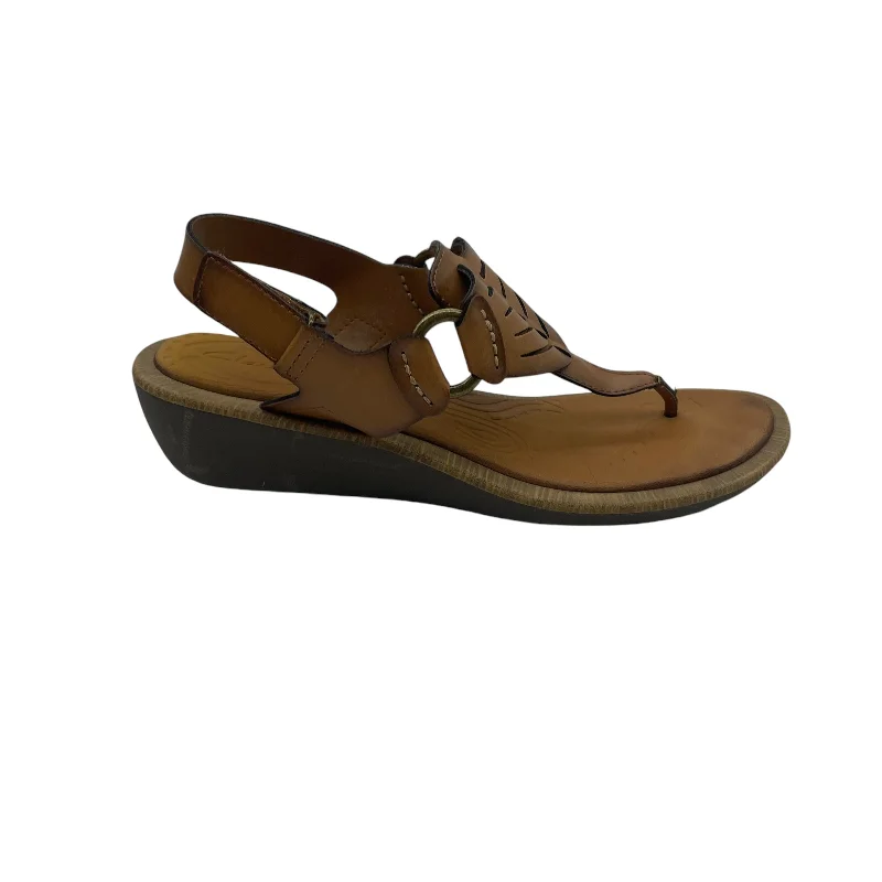 Elegant and sophisticated women's shoe stylesSandals Heels Wedge By Clarks In Brown, Size:8
