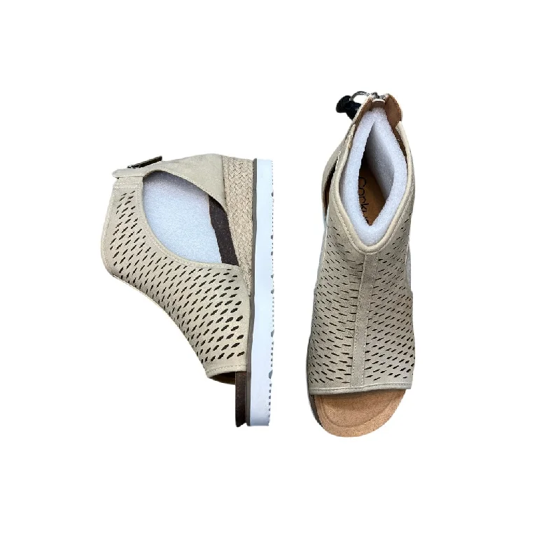 Comfy and stylish women's shoes for flat feetSandals Heels Wedge By Corkys In Tan, Size: 10