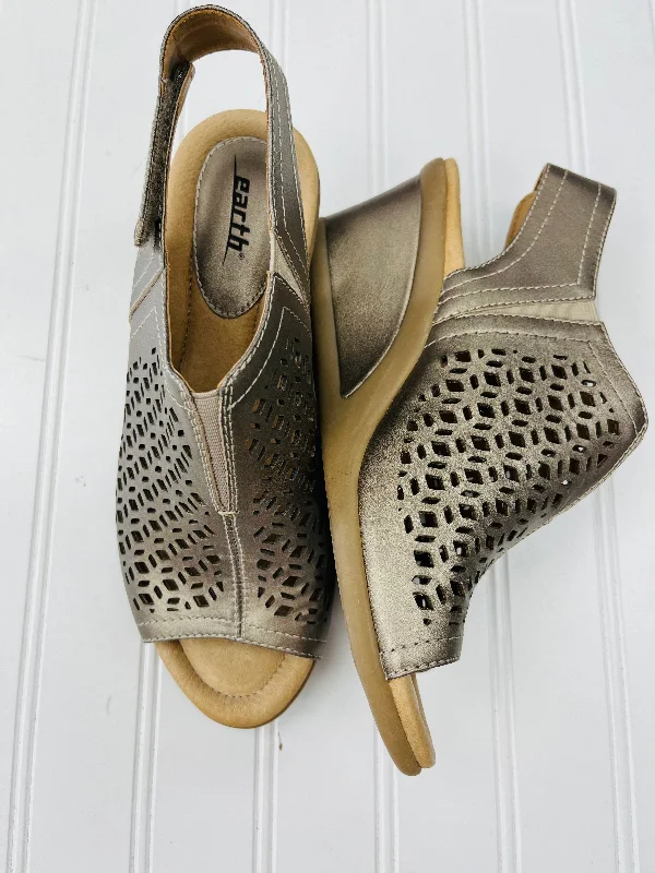 Comfy and stylish women's shoes for walkingSandals Heels Wedge By Earth In Bronze, Size: 7.5