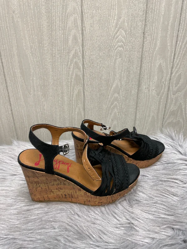 Warm and cozy women's shoes for winterSandals Heels Wedge By Jelly Pop In Black & Tan, Size: 9