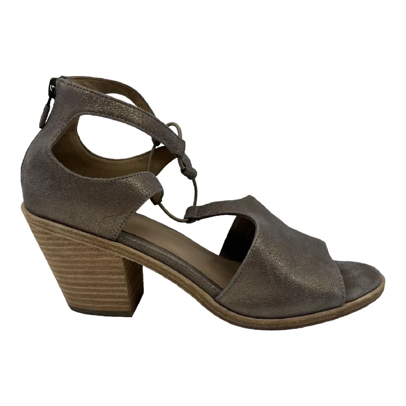 Flattering and stylish women's shoes for wide feetGREY SANDALS HEELS BLOCK by EILEEN FISHER Size:8