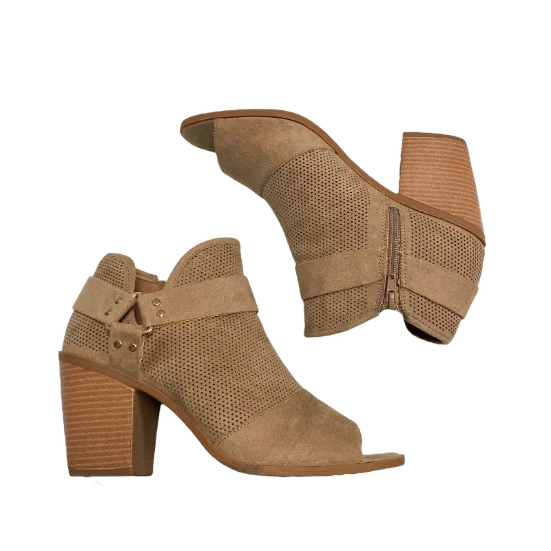 Versatile and adaptable women's shoes for every occasionSandals Heels Block By Fergalicious  Size: 11