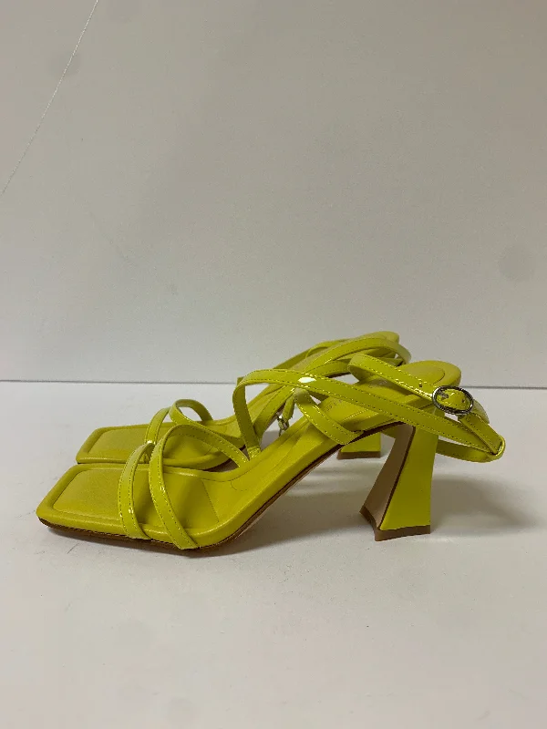 Chic and stylish women's shoes for graduation ceremoniesSandals Heels Block By Marc Fisher  Size: 7.5