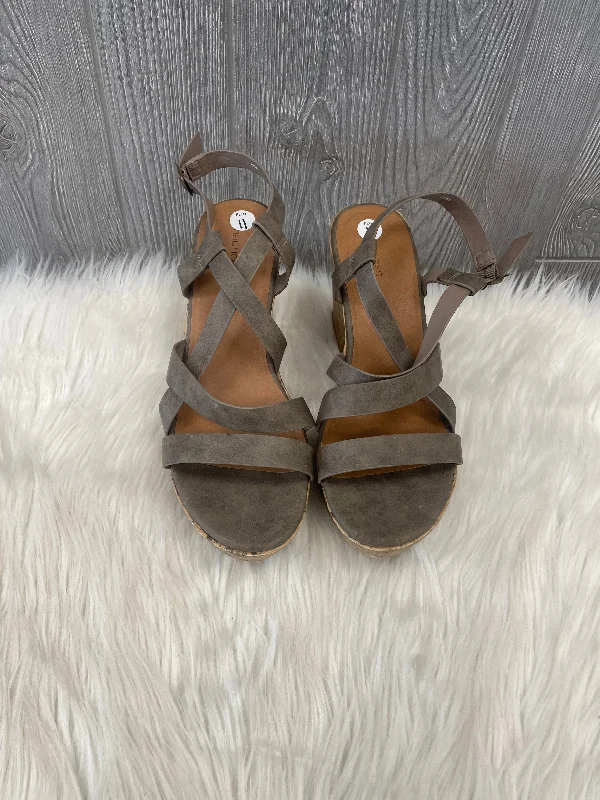 Flattering and figure-hugging women's footwearSandals Heels Block By Maurices In Brown, Size: 11