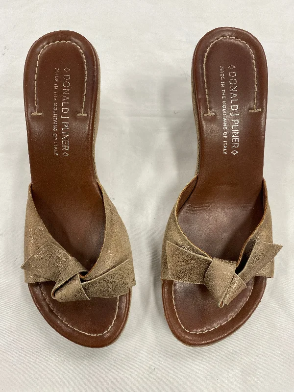 Comfy and stylish women's shoes for everyday casual wearSandals Heels Wedge By Donald Pliner  Size: 9