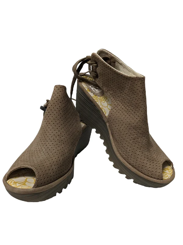 Classy and elegant women's shoes for formal eventsSandals Heels Wedge By Fly London  Size: 6.5