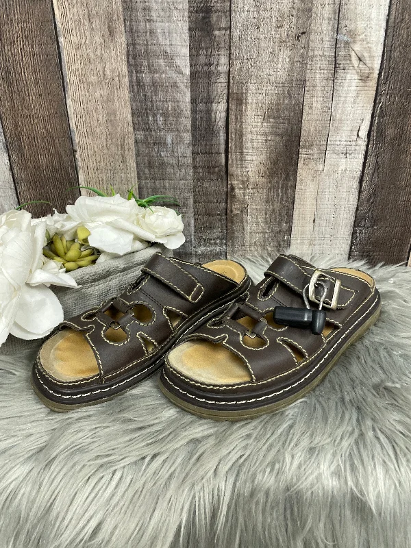Feminine and romantic women's shoe designsSandals Heels Wedge By Keen In Brown, Size: 8.5