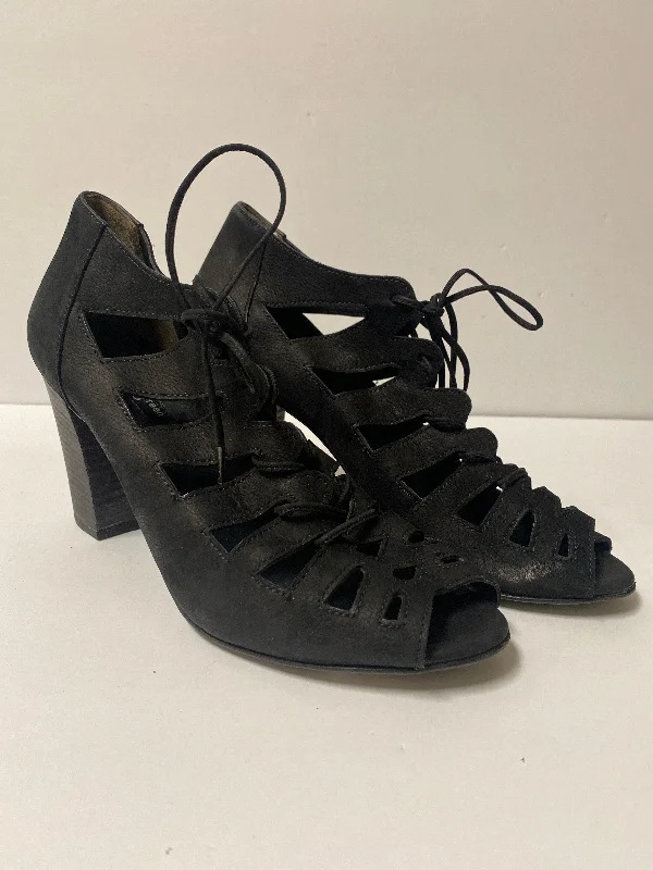 Flattering and stylish women's shoes for petite feetSandals Heels Wedge By Paul Green  Size: 7