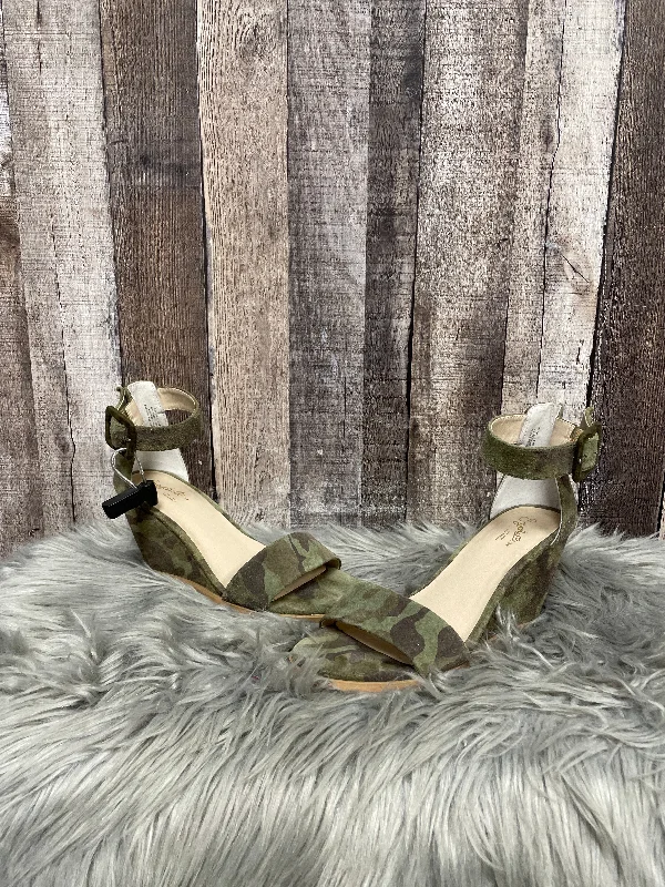 Elegant and sophisticated women's shoes for elegant eveningsSandals Heels Wedge By Seychelles In Camouflage Print, Size: 8