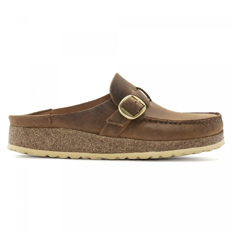 Chic and minimalist women's footwear trendsBuckley