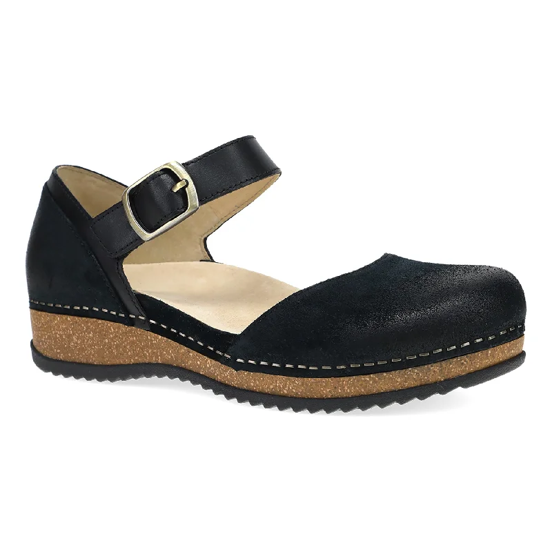 Practical and functional women's footwear solutionsMae