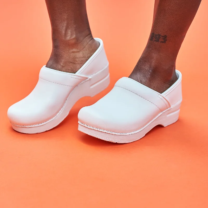 Comfy and stylish women's shoes for walkingDANSKO PROFESSIONAL WHITE BOX