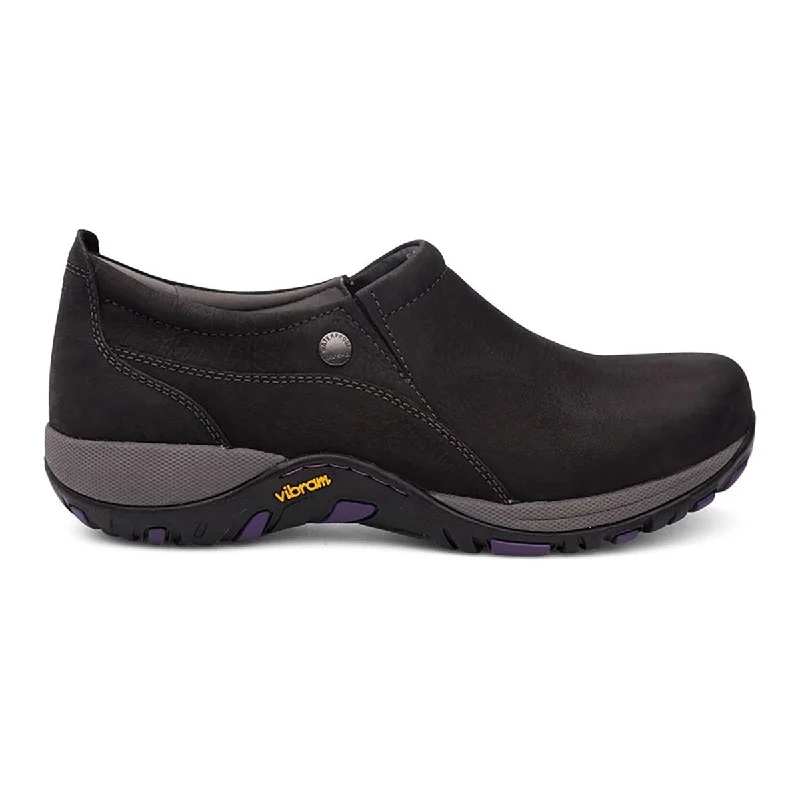 Versatile and stylish women's shoes for everyday chicDansko Women's Patti Black Milled Nubuck