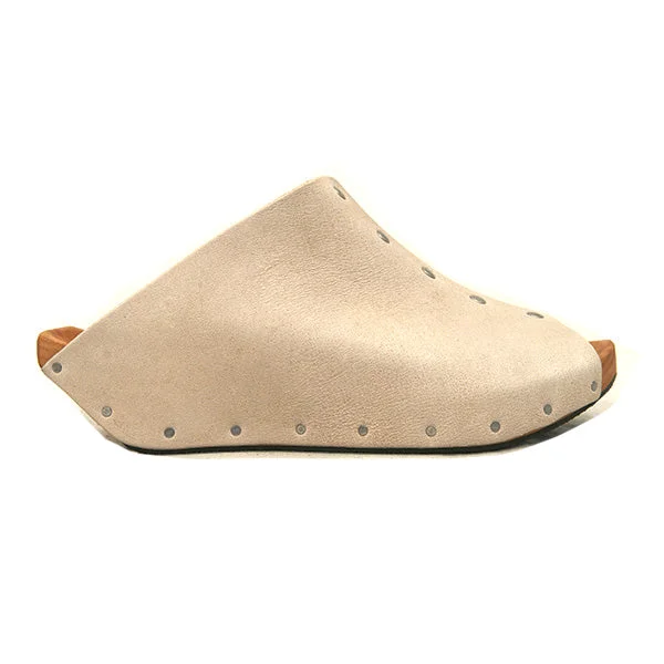 Elegant and classic women's shoes for prom nightDemonstrate