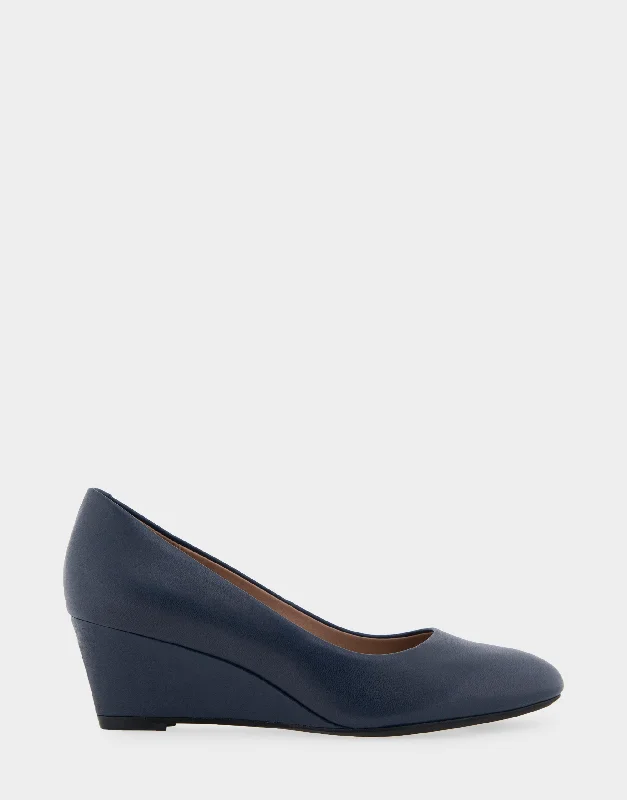 Stunning and eye-catching women's footwearIris