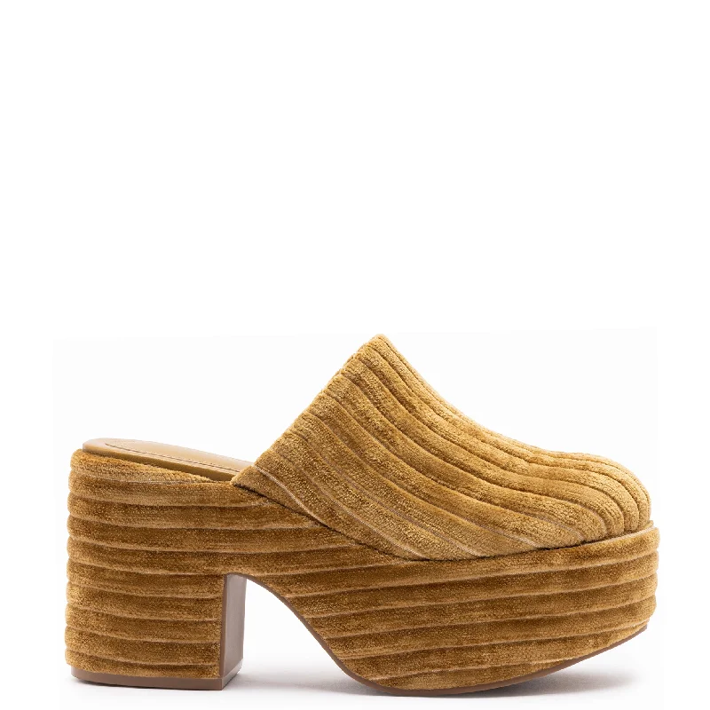 Classic and timeless women's footwear choicesMiso Platform Clog In Latte Velvet