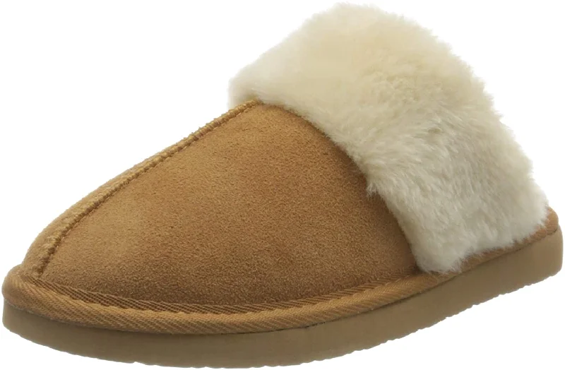 Comfy and stylish women's shoes for flat feetMinnetonka Women's Chesney Clog Slipper